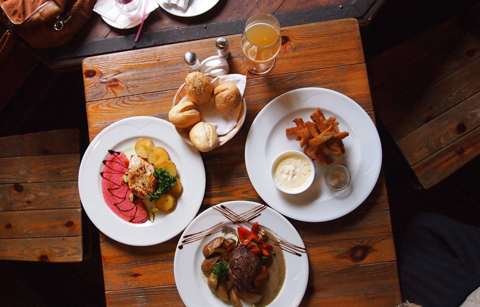 Rincones gastronómicos destacados en Sevilla donde disfrutar de nuestros picos de pan